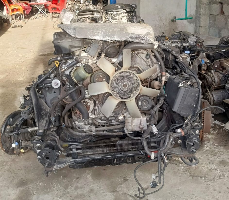 1UR-FE engine